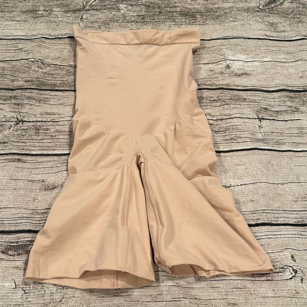Spanx High Waisted Shapewear Shorts In Beige Size Large
